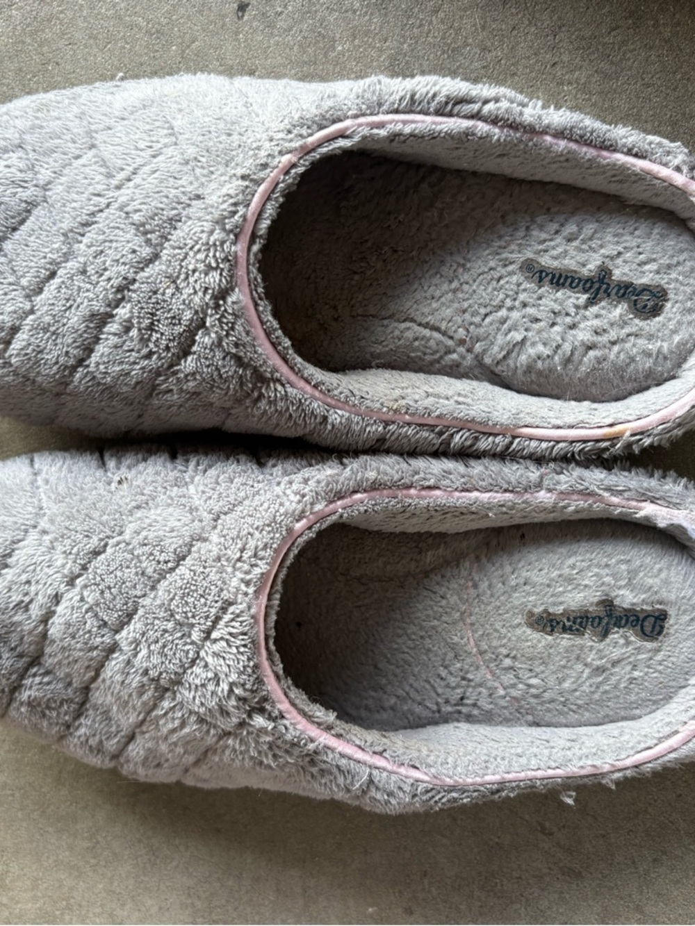 dearfoams Light Gray Plush Slip-On Slippers with Pink Trim
